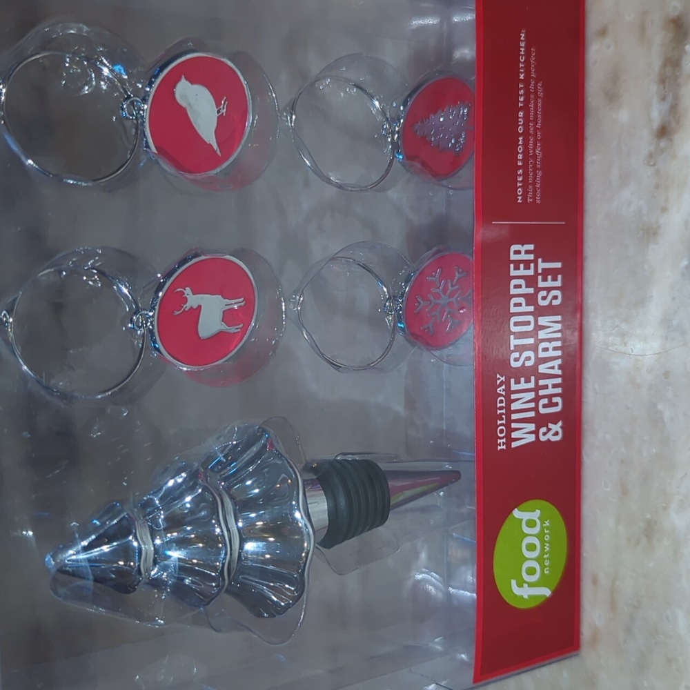Wine Stopper and Charm Set